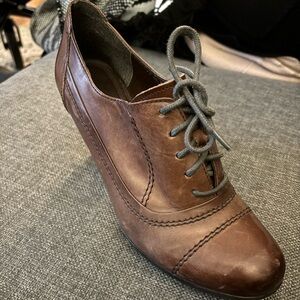 Locale Brown leather Oxford Brogues Vintage heels Size  EU39